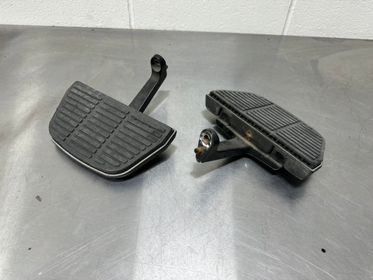 2010 HARLEY DAVIDSON ELECTRA-GLIDE REAR FLOOR BOARDS WITH MOUNTS #L34