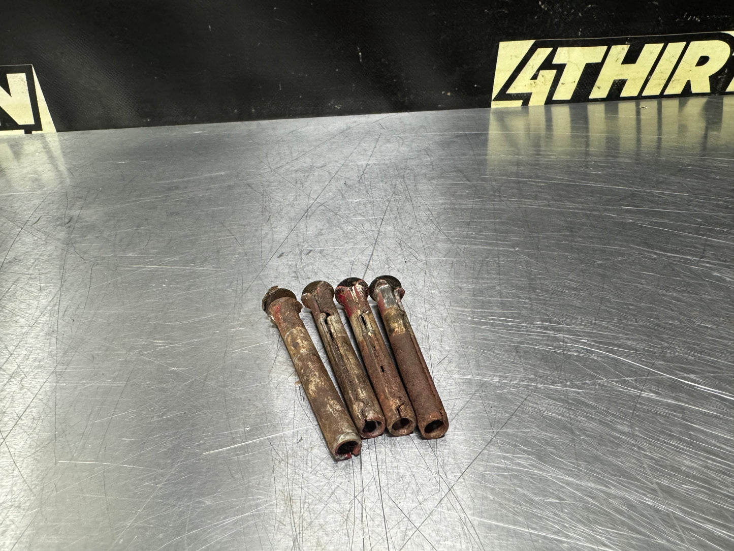 04-06 PONTIAC GTO DOOR HINGE PIN SET OEM #N627