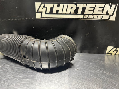 04 PONTIAC GTO AIR INTAKE RUBBER HOSE INTLET OEM #N461