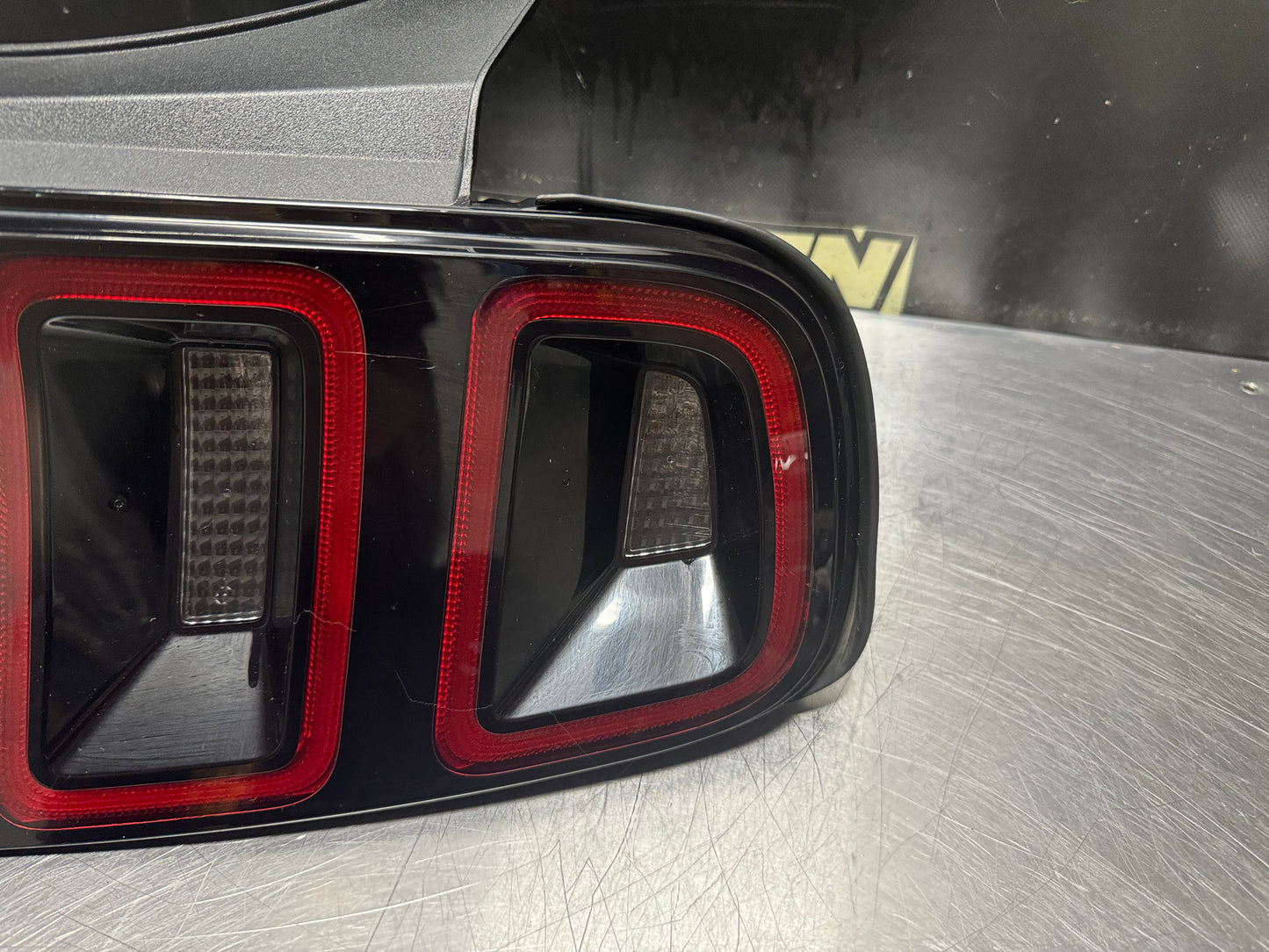 13-14 FORD MUSTANG LED RH PASSENGER TAIL LIGHT DR33-13B504-AG OEM #N680