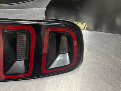 13-14 FORD MUSTANG LED RH PASSENGER TAIL LIGHT DR33-13B504-AG OEM #N680