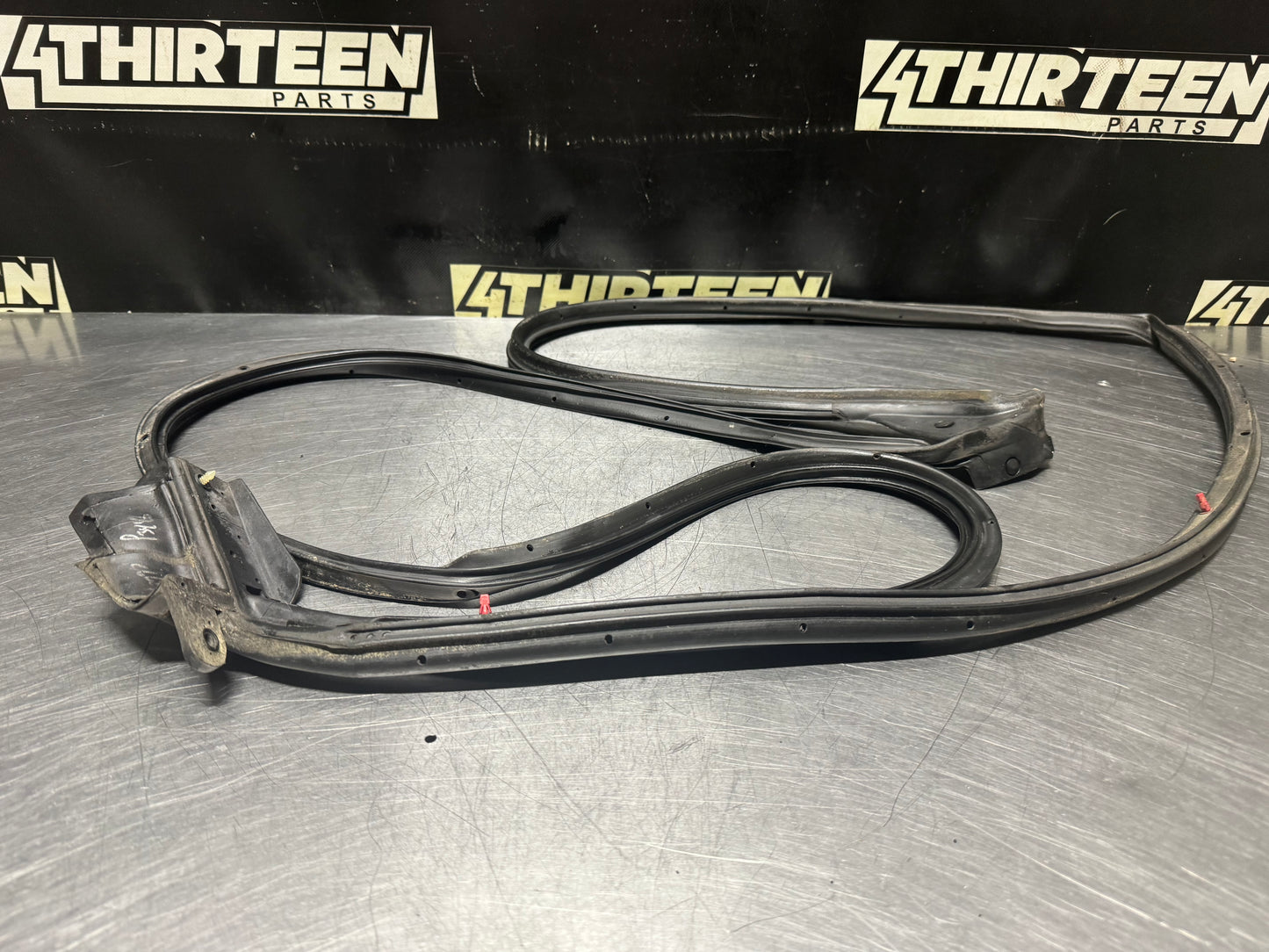 97-04 C5 CORVETTE LH DRIVER SIDE DOOR WEATHER STRIP SEAL OEM #N608