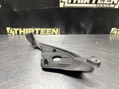 97-04 C5 CORVETTE RH PASSENGER SIDE FOG LIGHT MOUNTING BRACKET 10269680 OEM N559