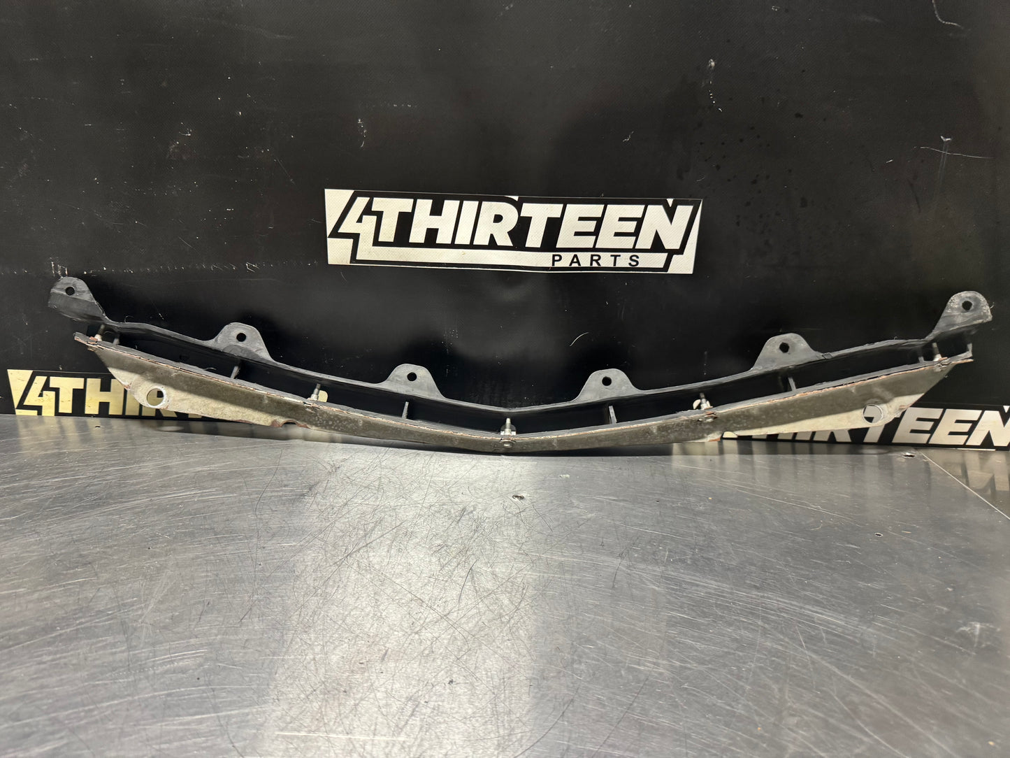 1997-2004 C5 CORVETTE USED OEM FRONT BUMPER FASCIA RETAINER 10256973 #N104