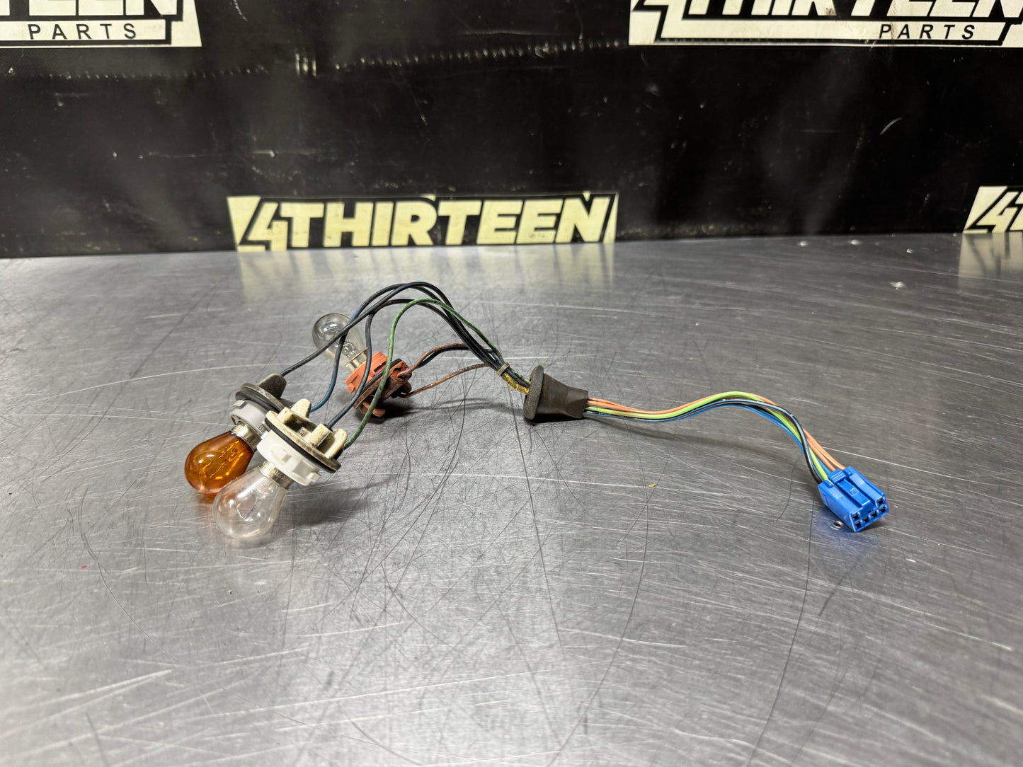 04-06 PONTIAC GTO ONE SIDE TAIL LIGHT TAILLIGHT HARNESS OEM #N700