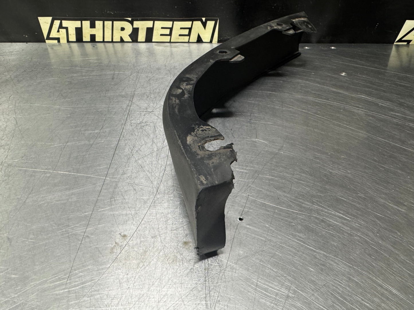 97-04 C5 CORVETTE LH FRONT BUMPER LOWER VALENCE 10269675 OEM #N391