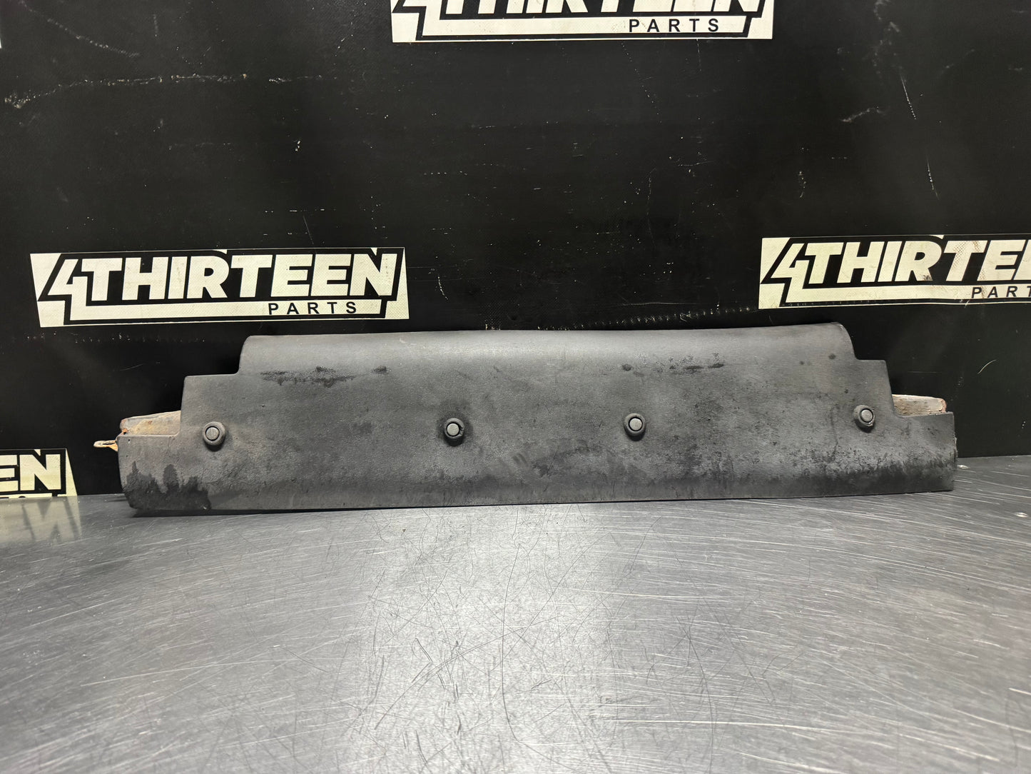 97-04 C5 CORVETTE LOWER CENTER AIR DEFLECTOR ASSEMBLY 10401458 OEM #N606