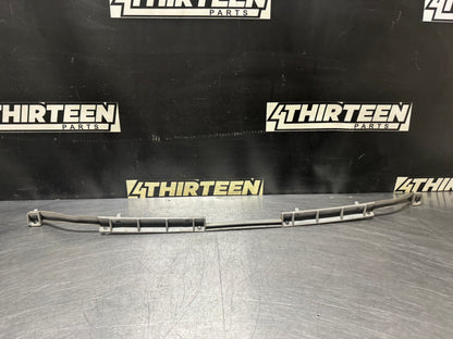 04-06 PONTIAC GTO UPPER REAR CENTER BUMPER BRACKET 92049262 OEM #N400