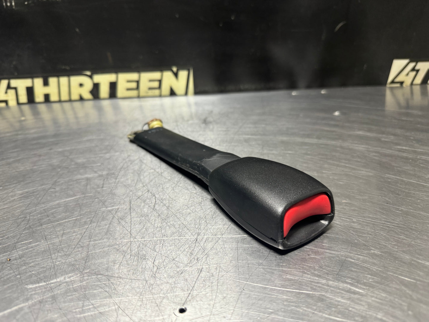 1997-2004 CORVETTE C5 RH PASSENGER SEAT BELT BUCKLE RECEIVER BLCK OEM #N497