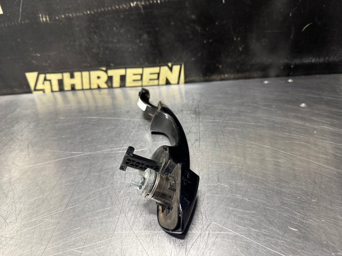 18-23 FORD MUSTANG GT LH DRIVER SIDE EXTERIOR DOOR HANDLE BLUE OEM #V81