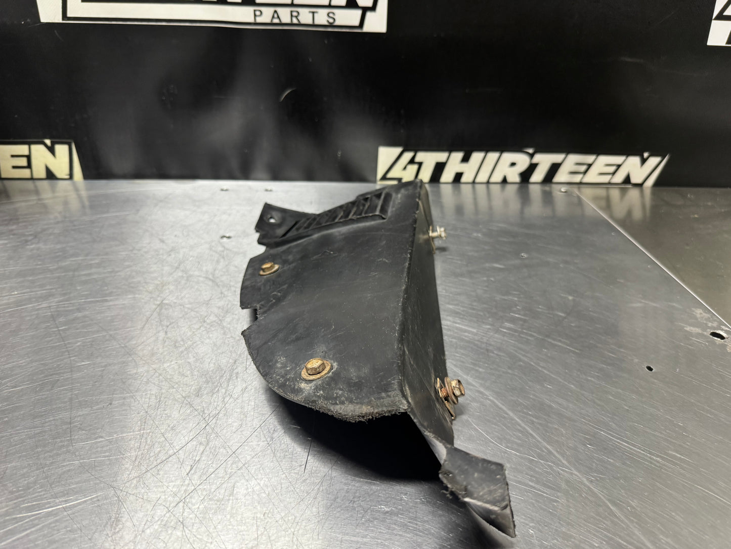 1997-2004 C5 CORVETTE RH PASSENGER SPLASH SHIELD 10275466 USED OEM #N198