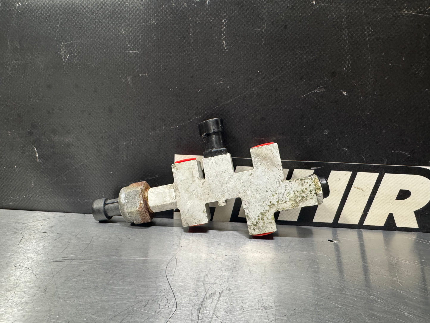 97-04 C5 CORVETTE BRAKE PROPORTIONING VALVE OEM #L350