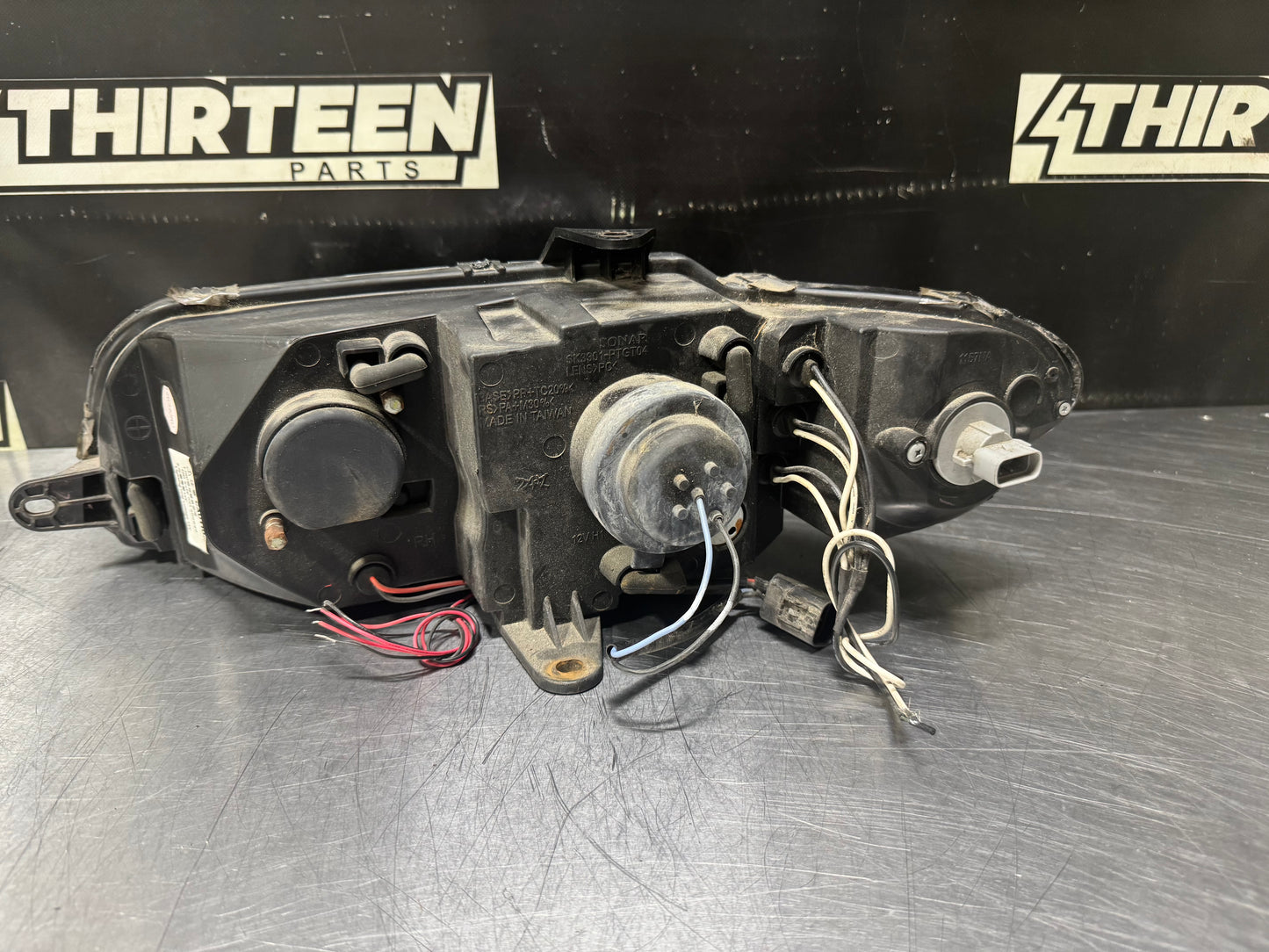 04-06 PONTIAC GTO RH PASSENGER SIDE SPYDER HALO HEADLIGHT #N637