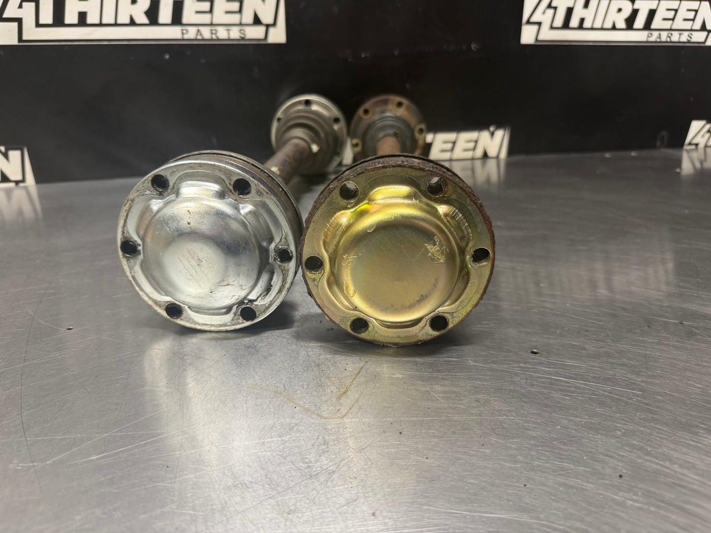 04-06 PONTIAC GTO AXLE SHAFT PAIR DRIVER AND PASSENGER SIDE LH & RH #L396
