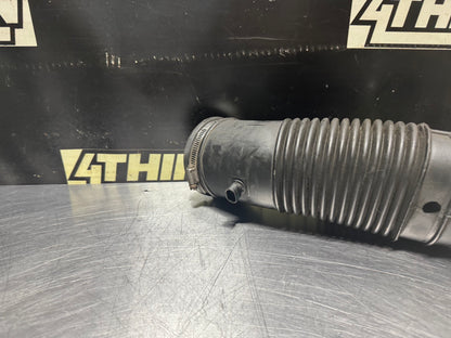 04 PONTIAC GTO AIR INTAKE RUBBER HOSE INTLET OEM #N461