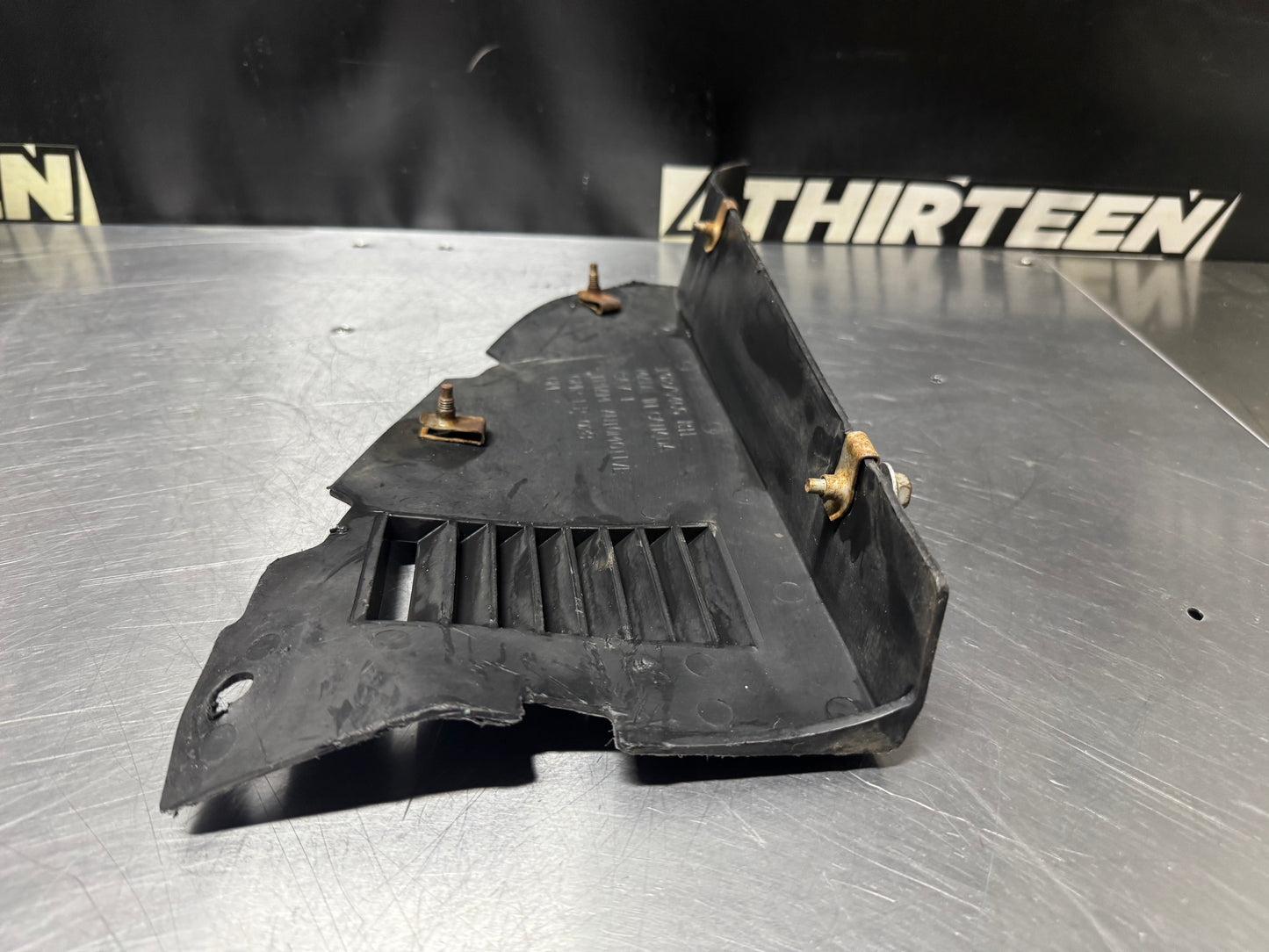 1997-2004 C5 CORVETTE RH PASSENGER SPLASH SHIELD 10275466 USED OEM #N198
