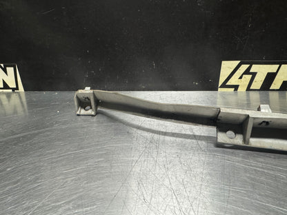 04-06 PONTIAC GTO UPPER REAR CENTER BUMPER BRACKET 92049262 OEM #N382