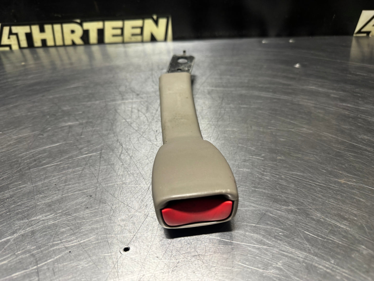 1997-2004 CORVETTE C5 RH PASSENGER SEAT BELT BUCKLE RECEIVER SHALE OEM #N496