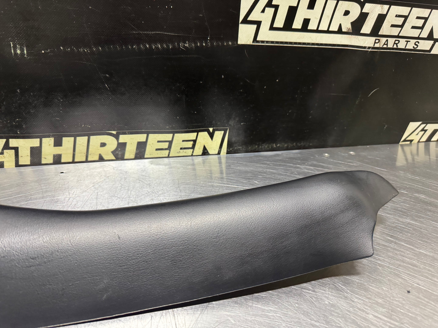 1997-2004 C5 CORVETTE LH DRIVER  FRONT A PILLAR TRIM EBONY OEM #N652