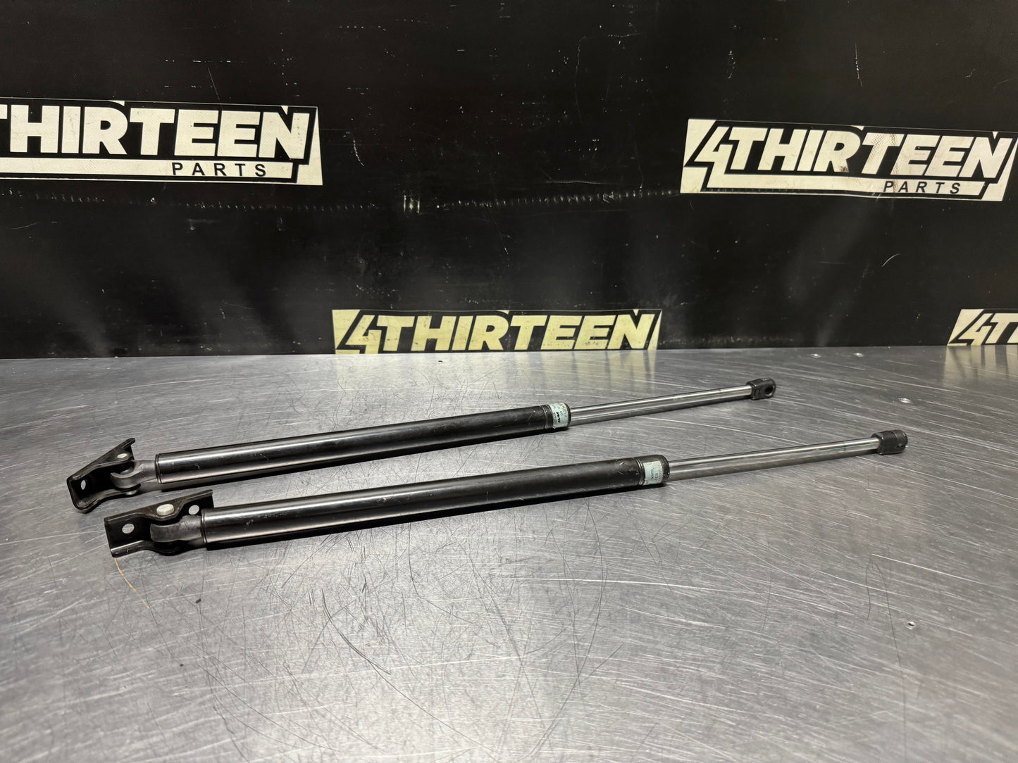 97-01 JEEP CHEROKEE XJ REAR LIFT GATE SUPPORT STRUT SET OF 2 55076208 OEM #N666