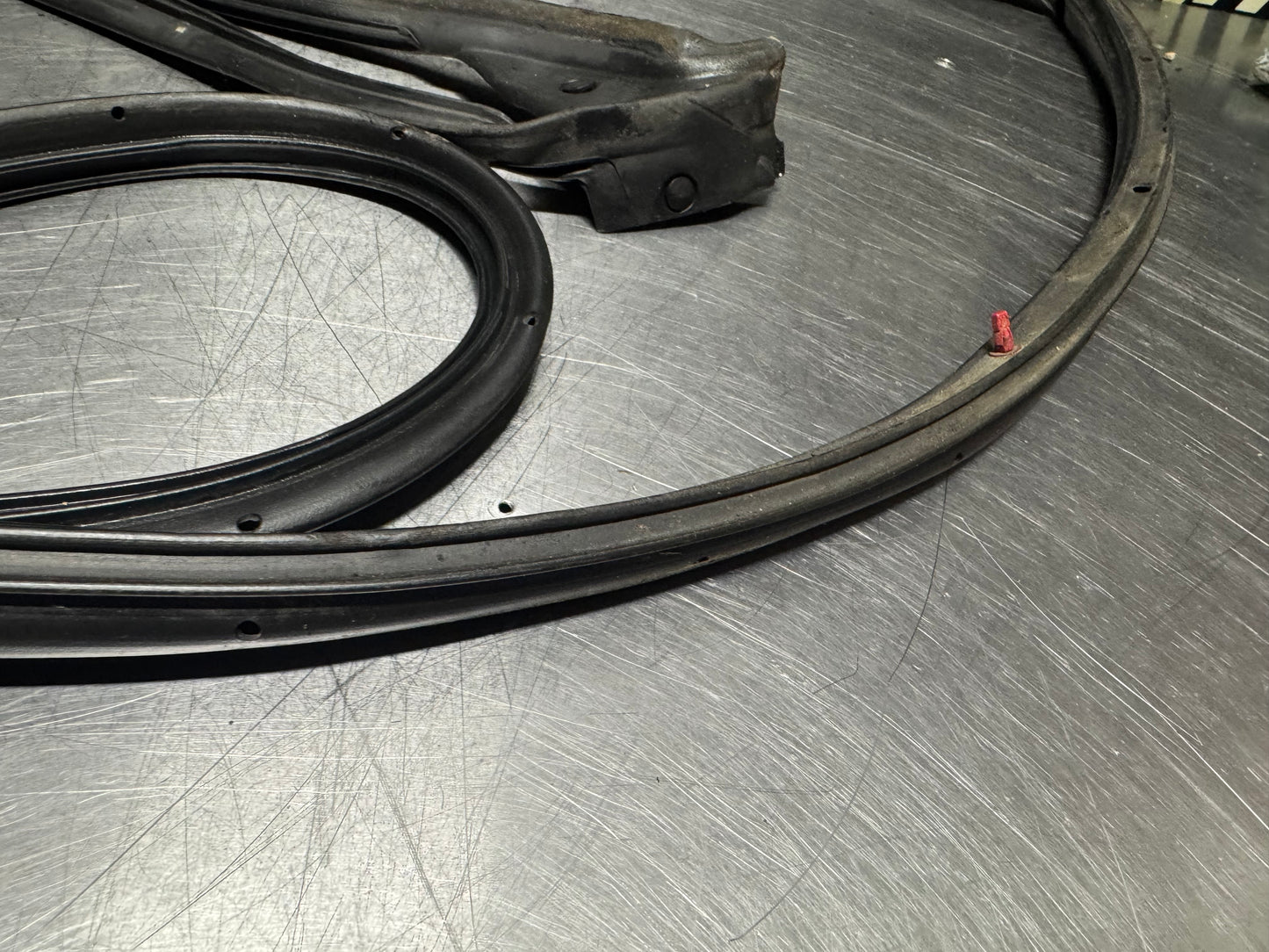 97-04 C5 CORVETTE LH DRIVER SIDE DOOR WEATHER STRIP SEAL OEM #N608