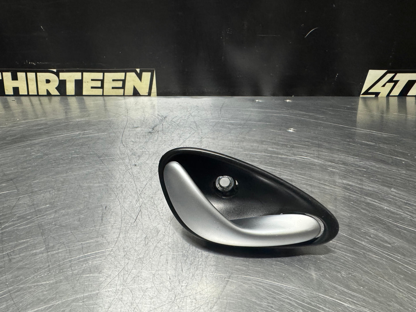 04-06 PONTIAC GTO RH PASSENGER SIDE INTERIOR DOOR HANDLE OEM #N243