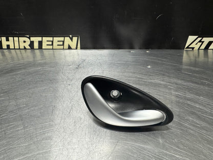 04-06 PONTIAC GTO RH PASSENGER SIDE INTERIOR DOOR HANDLE OEM #N243