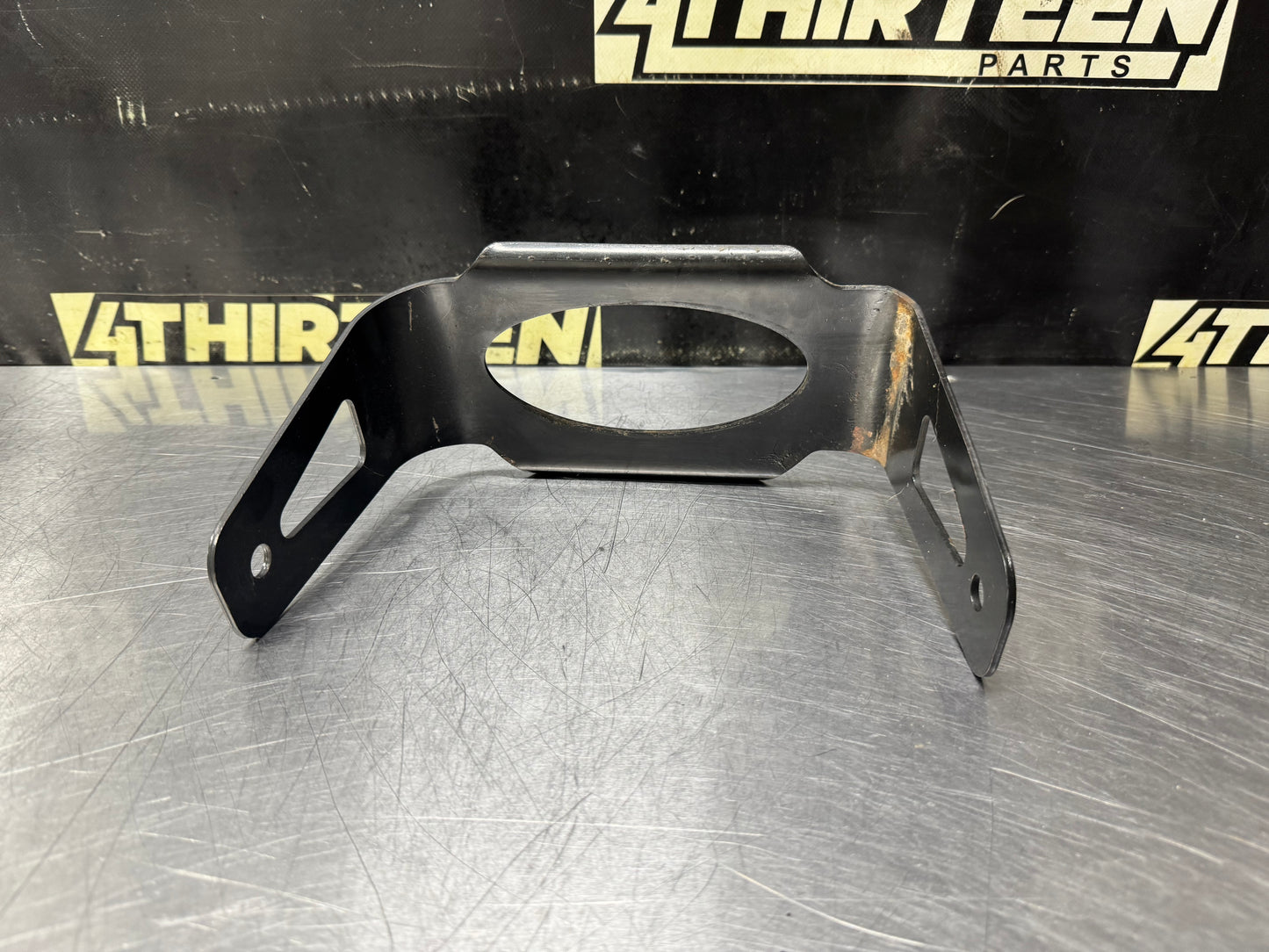 07-17 HARLEY DAVIDSON VROD FUEL TANK MOUNT BRACKET 60970-07 OEM #N895