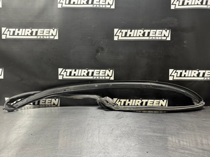 97-04 CORVETTE C5 FRONT WINDSHIELD SEAL / WEATHERSTRIPPING OEM #L473