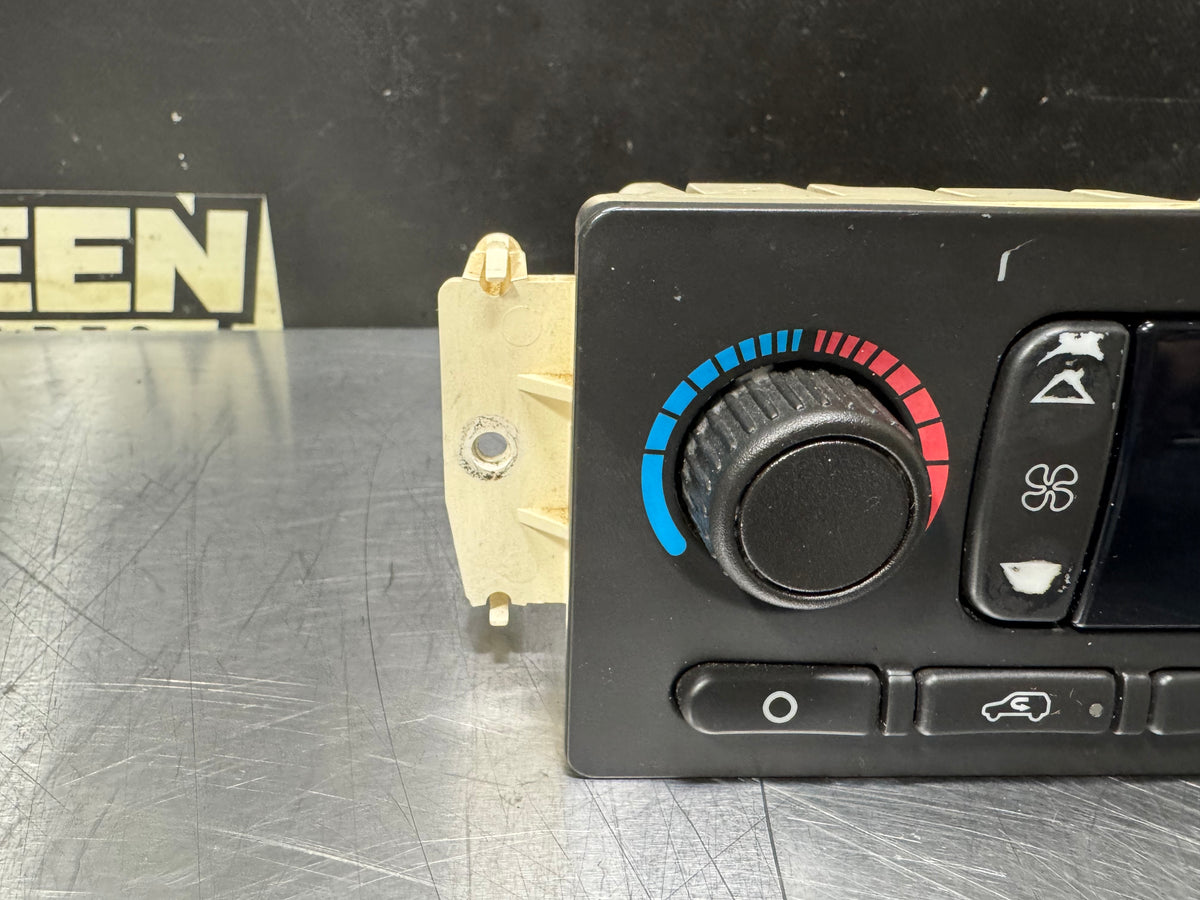 03-06 CHEVROLET SILVERADO CLIMATE CONTROL MODULE 10367041 OEM #N984