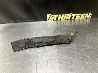 97-04 C5 CORVETTE RH PASSENGER SIDE EXTERIOR A-PILLAR BRACKET OEM #N631