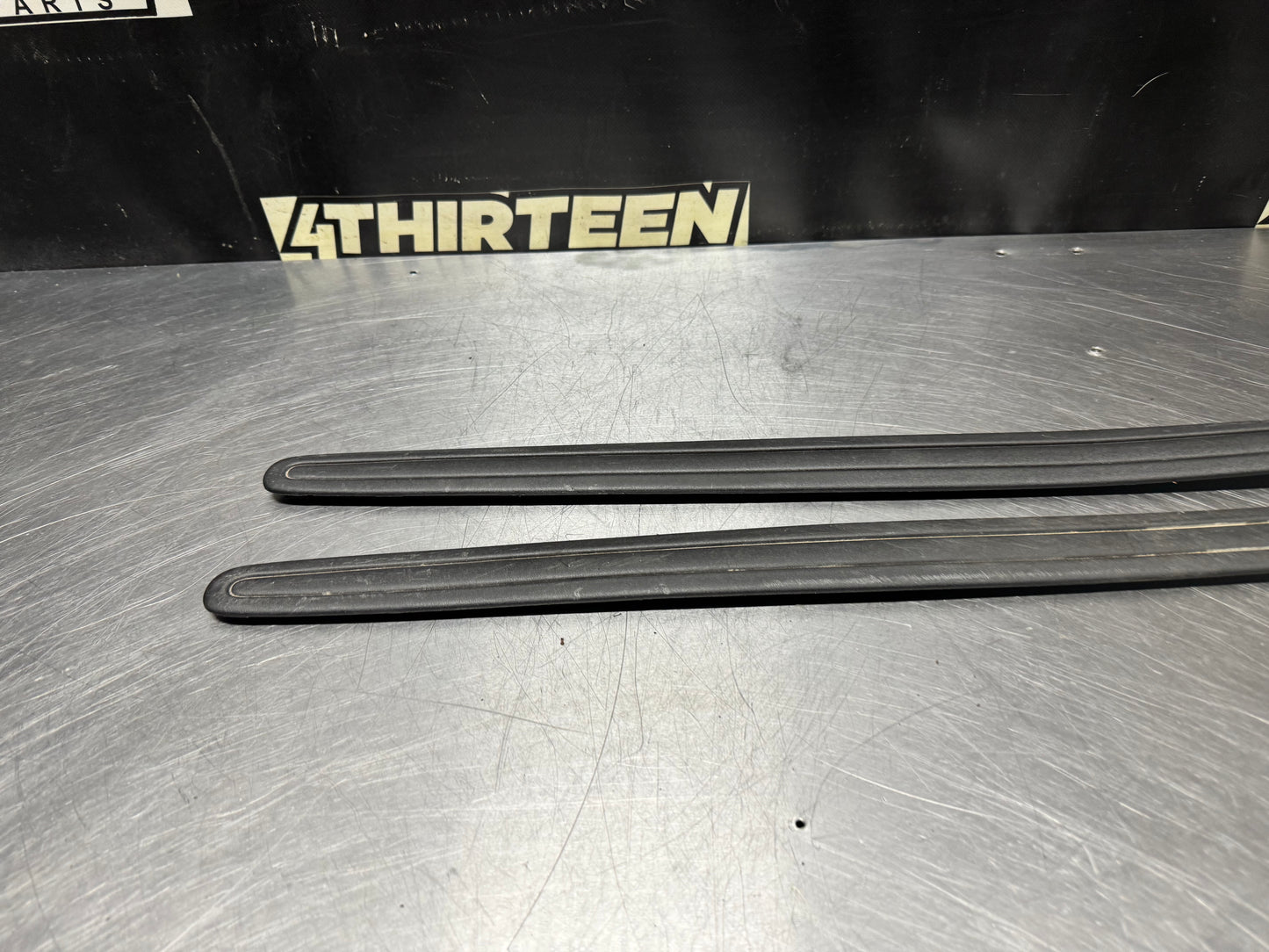 04-06 PONTIAC GTO SCUFF PLATE SILL TRIM SET OEM #N322