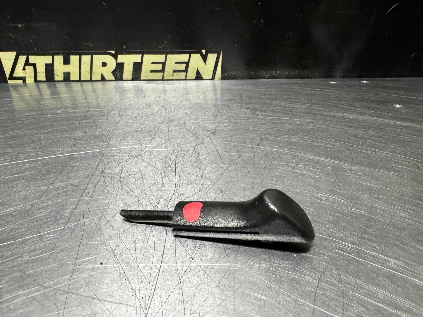 04-06 PONTIAC GTO OEM LH RH INTERIOR DOOR LOCK KNOB PULL OEM 92056808 #N776