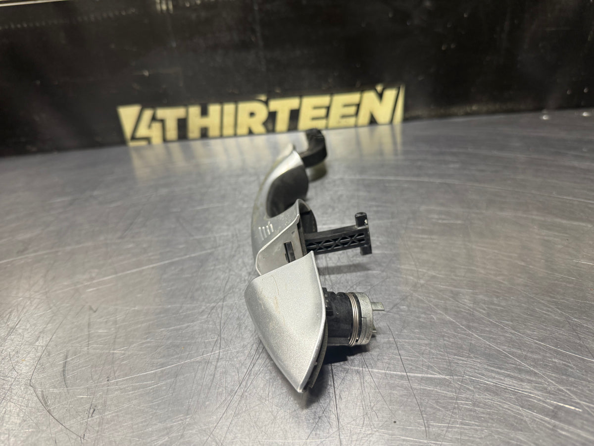 2015 FORD MUSTANG GT LH DRIVER SIDE EXTERIOR DOOR HANDLE SILVER OEM #V18