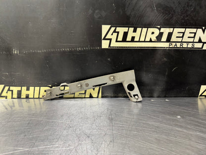 04-06 PONTIAC GTO FRONT RH RIGHT FRONT BUMPER GUIDE BRACKET 92177409 OEM #N896