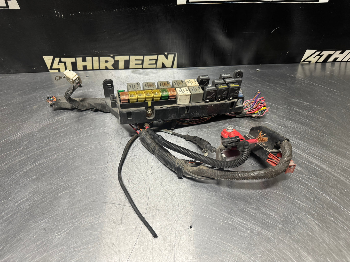 04-06 PONTIAC GTO FUSE BOX #N139