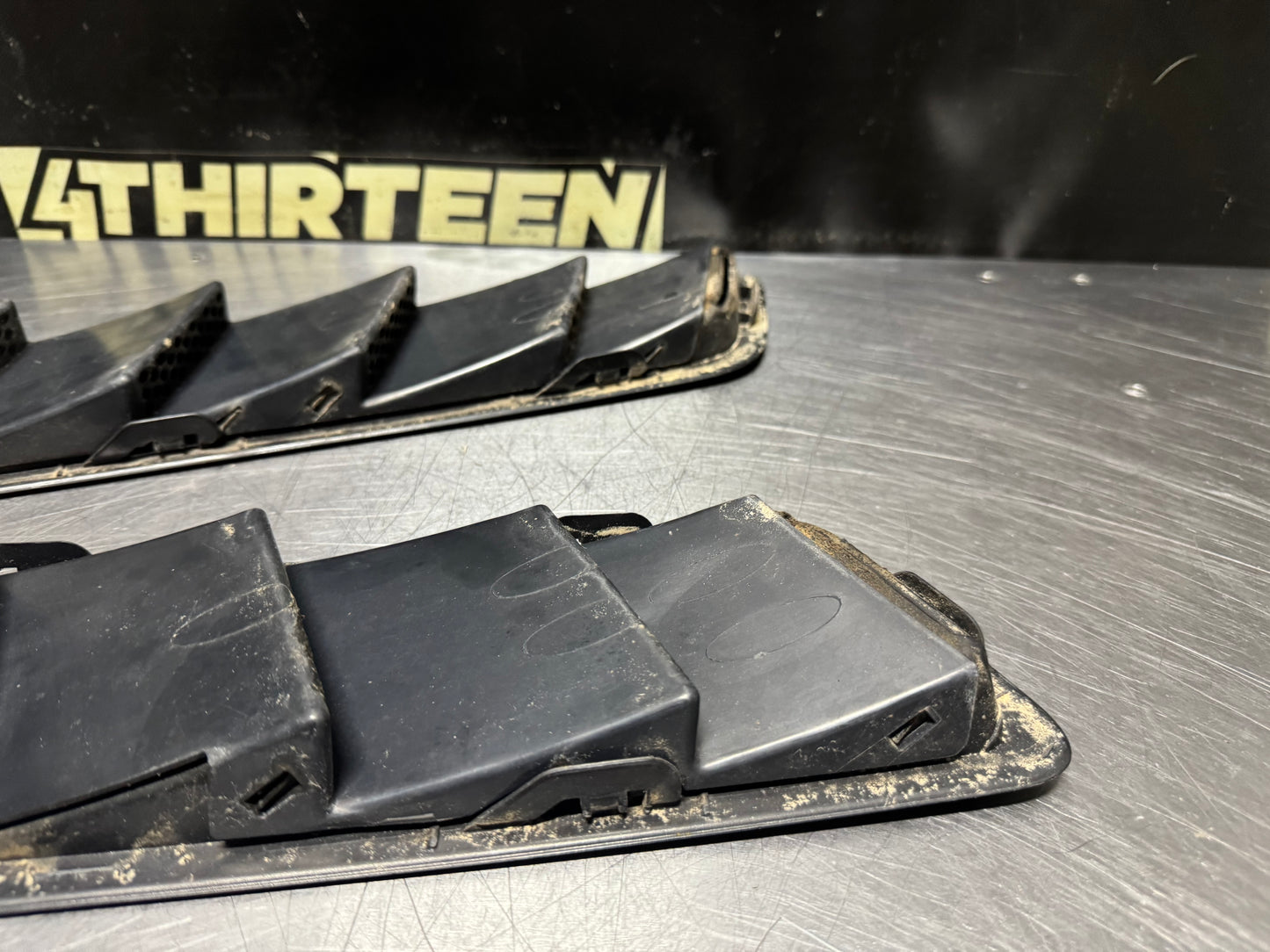 2013 FORD MUSTANG GT HOOD VENT LOUVERS PAIR BLCK OEM #N649