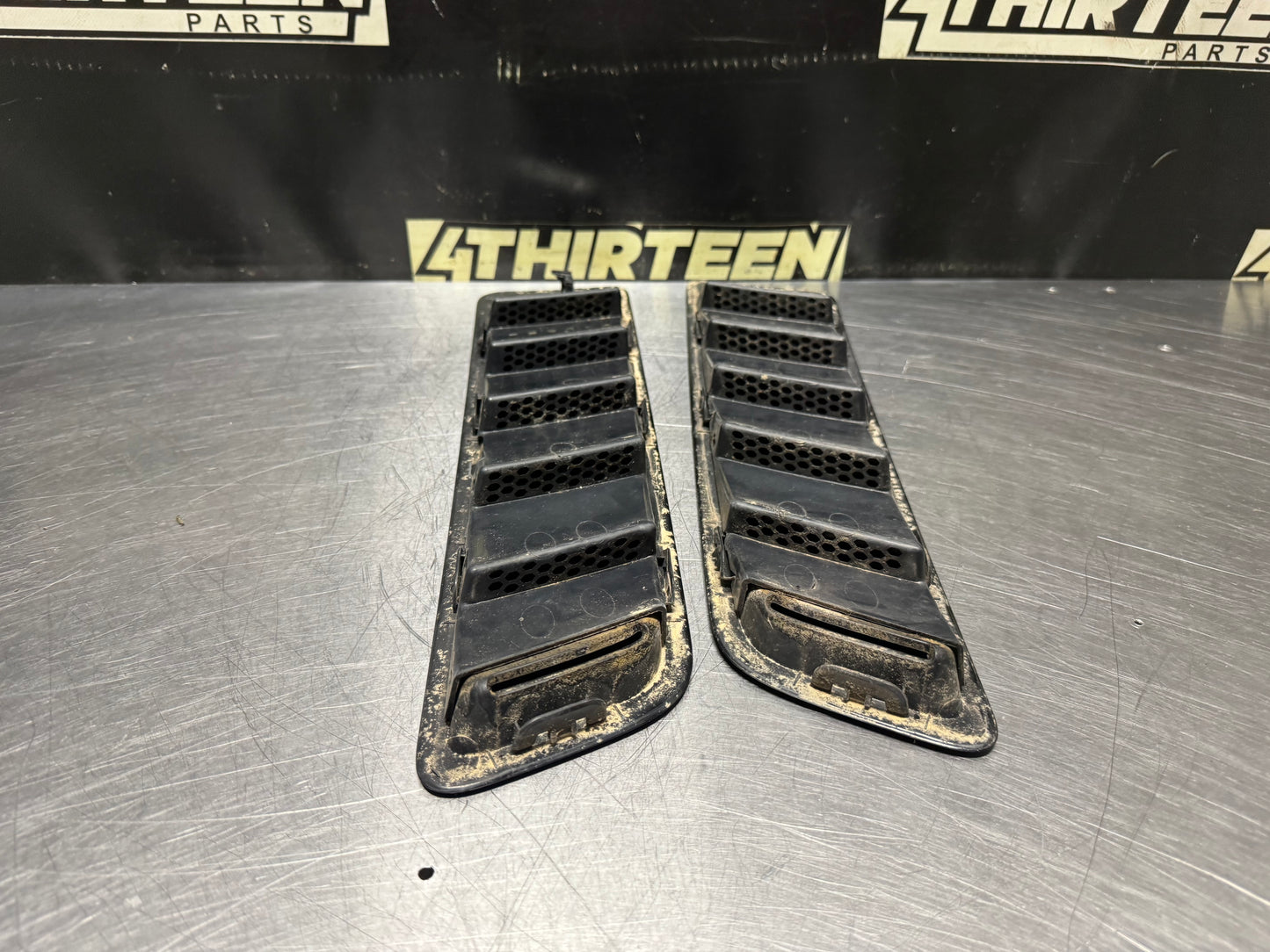 2013 FORD MUSTANG GT HOOD VENT LOUVERS PAIR BLCK OEM #N649