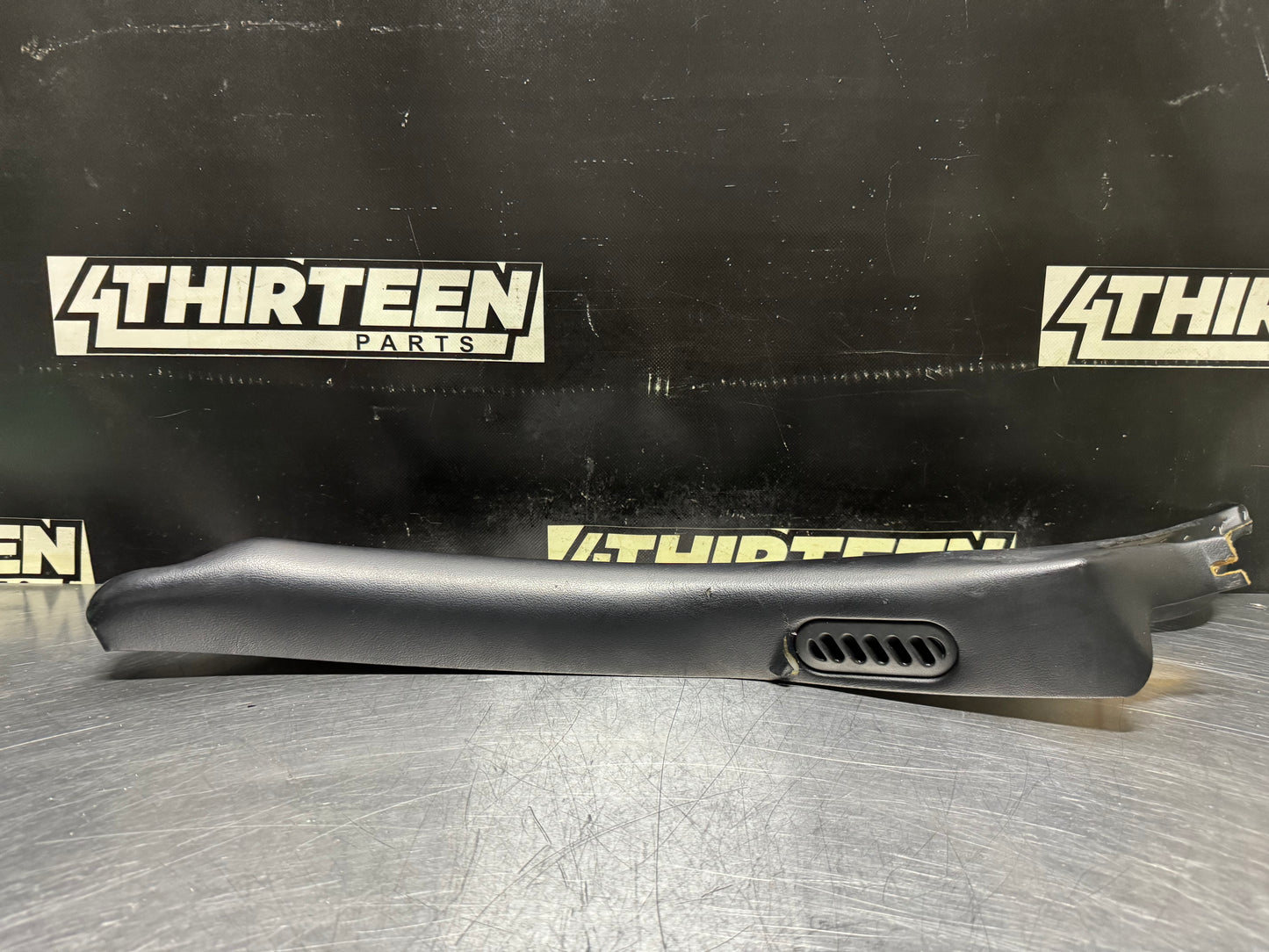 1997-2004 C5 CORVETTE LH DRIVER  FRONT A PILLAR TRIM EBONY OEM #N652