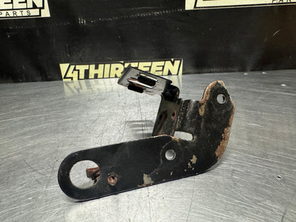 04-06 PONTIAC GTO POWER STEERING RESERVOIR BRACKET OEM #N482