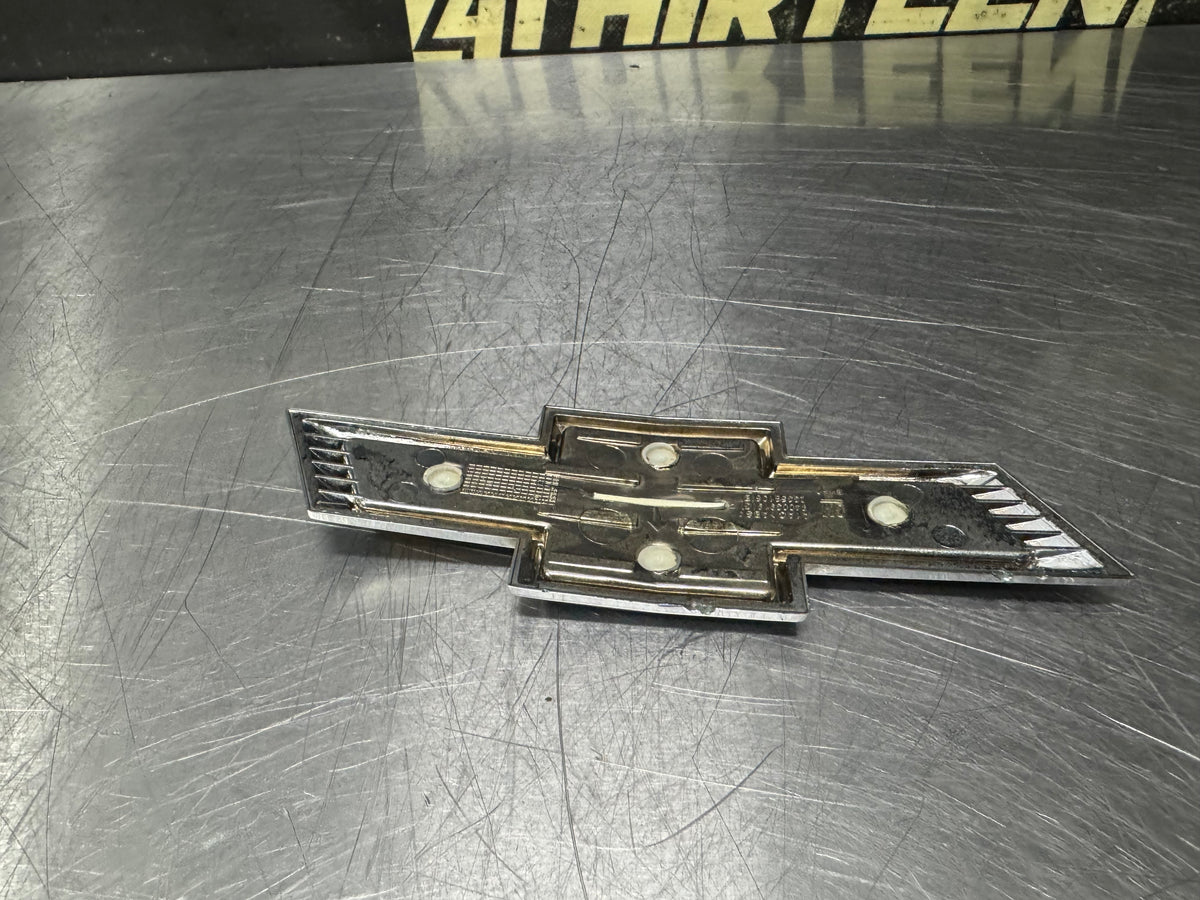 16-24 CHEVROLET CAMARO REAR EMBLEM 84003919 OEM #N940