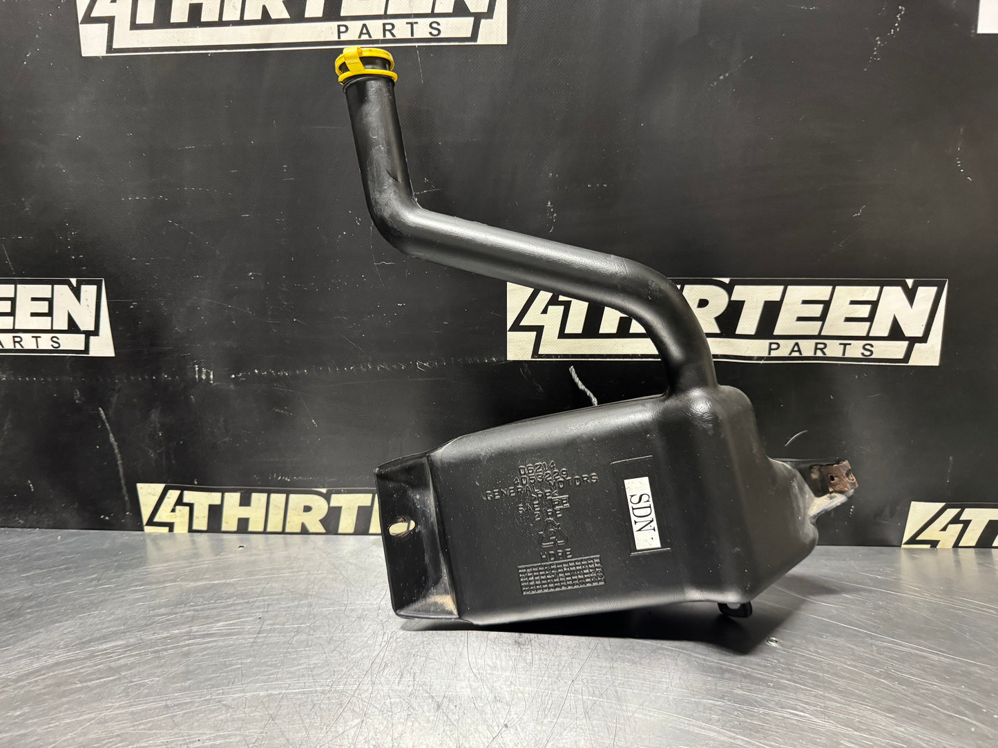 2004-2006 PONTIAC GTO WINDSHIELD WASHER AND PUMP RESERVOIR 4053229 OEM #N323