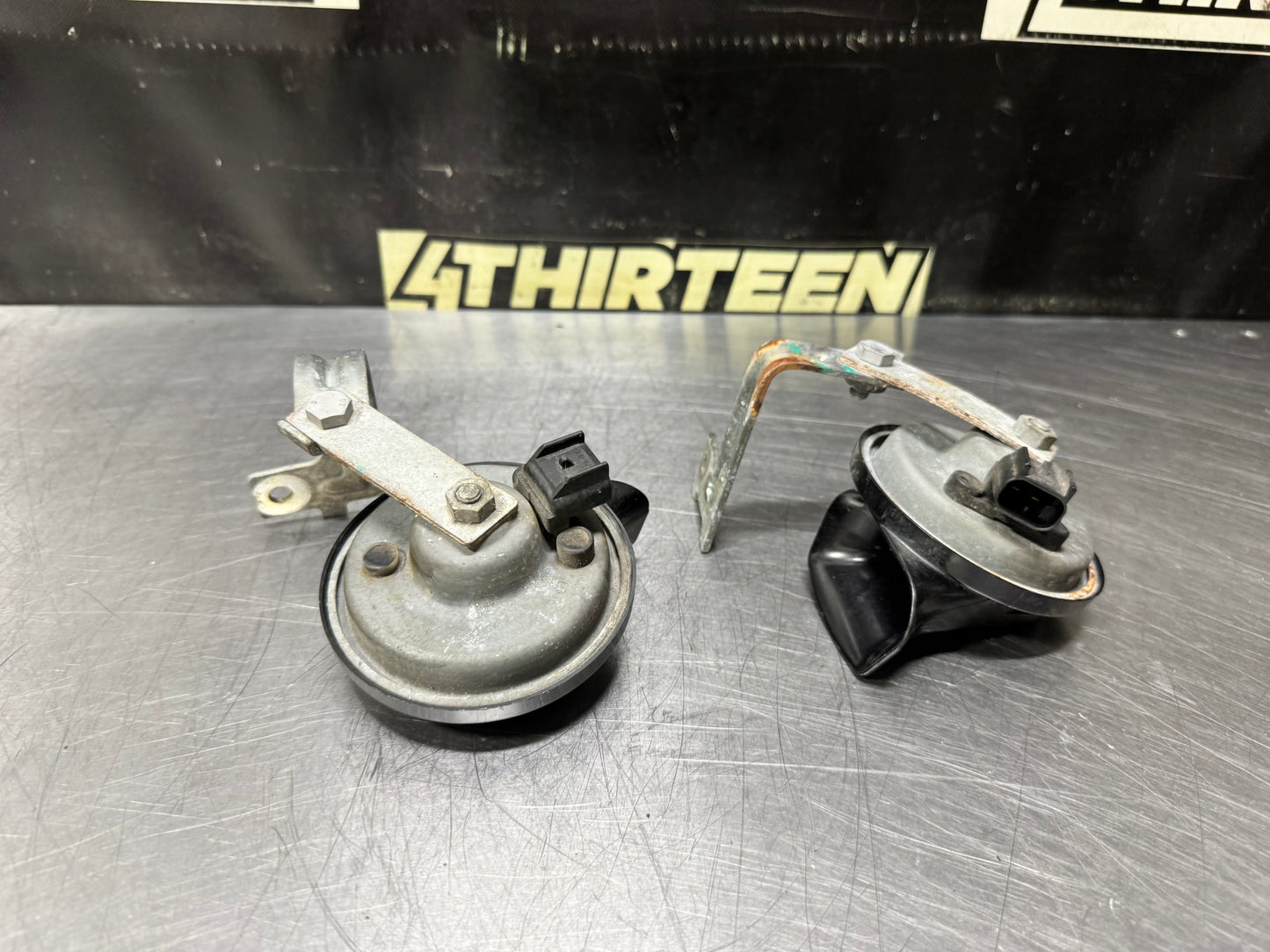 04-06 PONTIAC GTO HORN SET OEM #N704