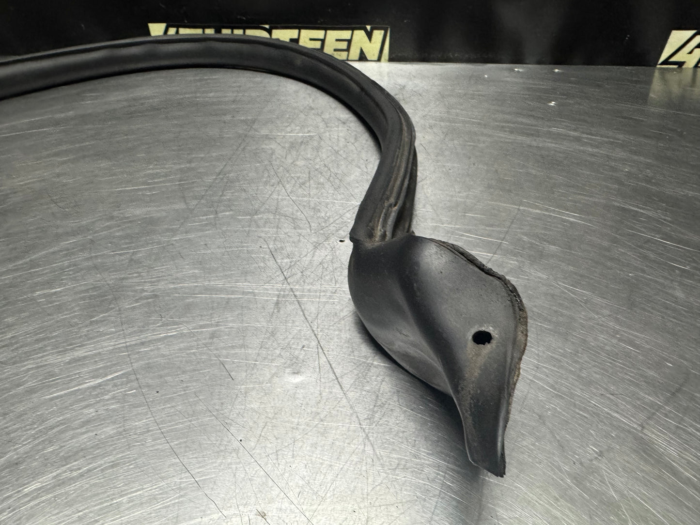 01-04 C5 Z06 FRC CORVETTE RH PASSENGER DOOR SEAL OEM #N553