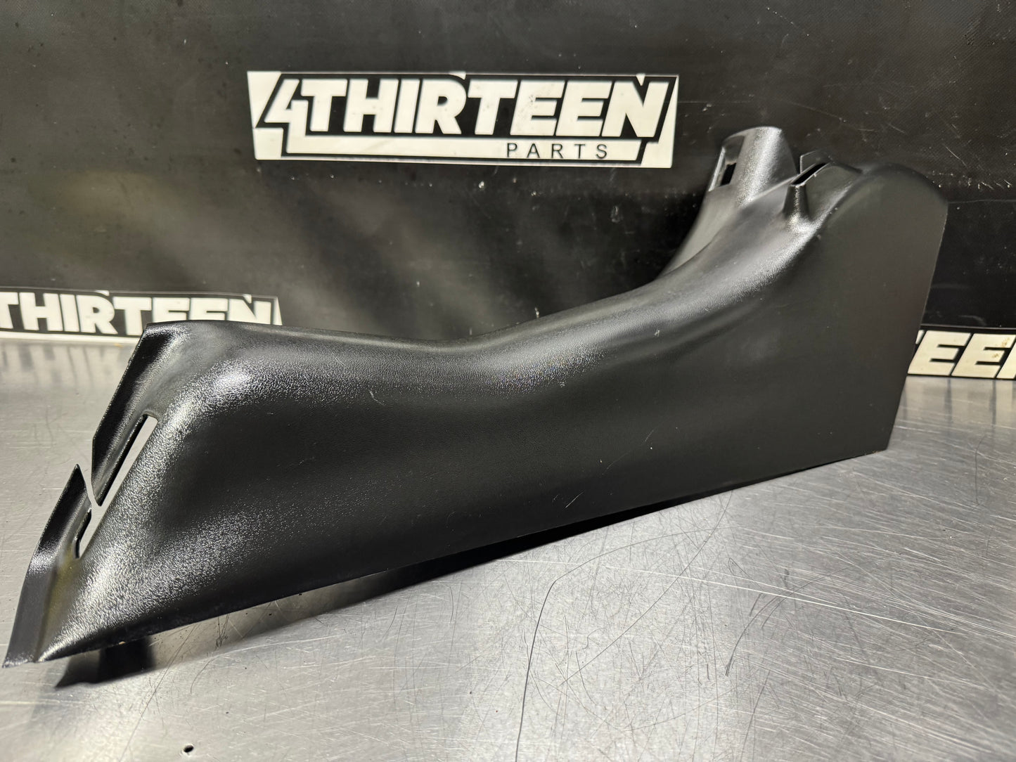 97-04 CORVETTE C5 LH B PILLAR TRIM 10426017 OEM #L467