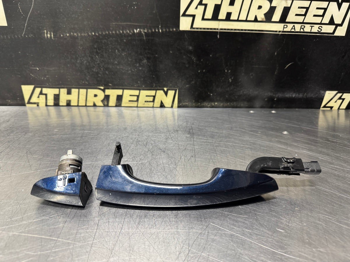 18-23 FORD MUSTANG GT LH DRIVER SIDE EXTERIOR DOOR HANDLE BLUE OEM #V81