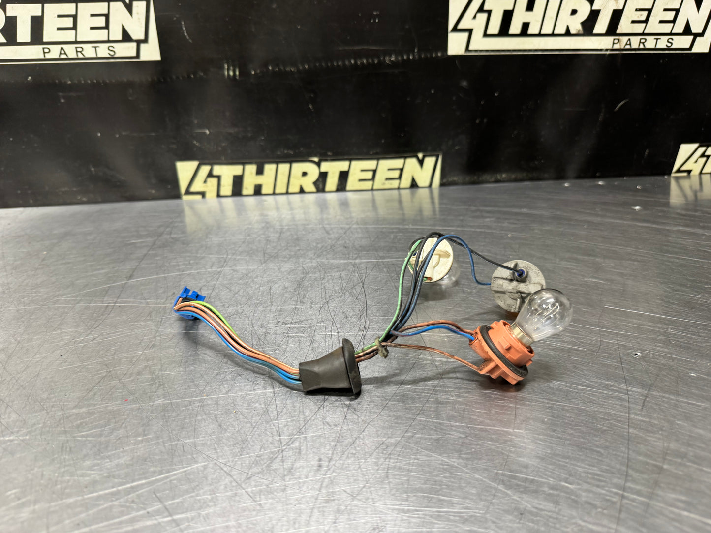 04-06 PONTIAC GTO ONE SIDE TAIL LIGHT TAILLIGHT HARNESS OEM #N700