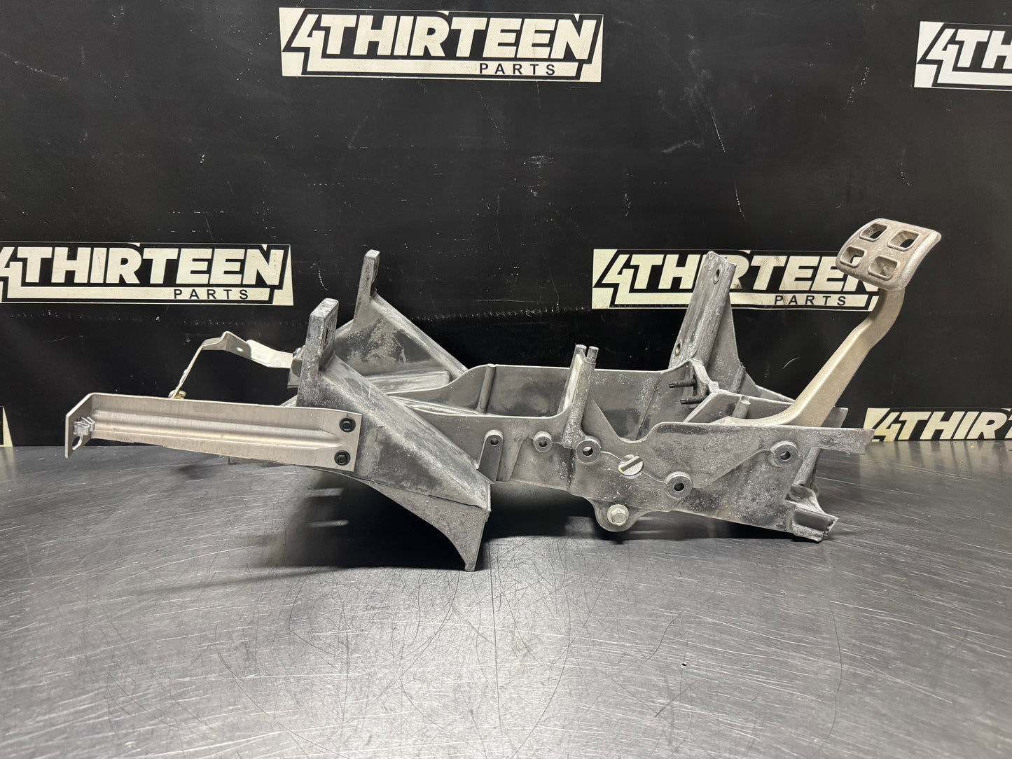 1997-2004 C5 CORVETTE AUTOMATIC PEDAL ASSEMBLY 10400213 #N507