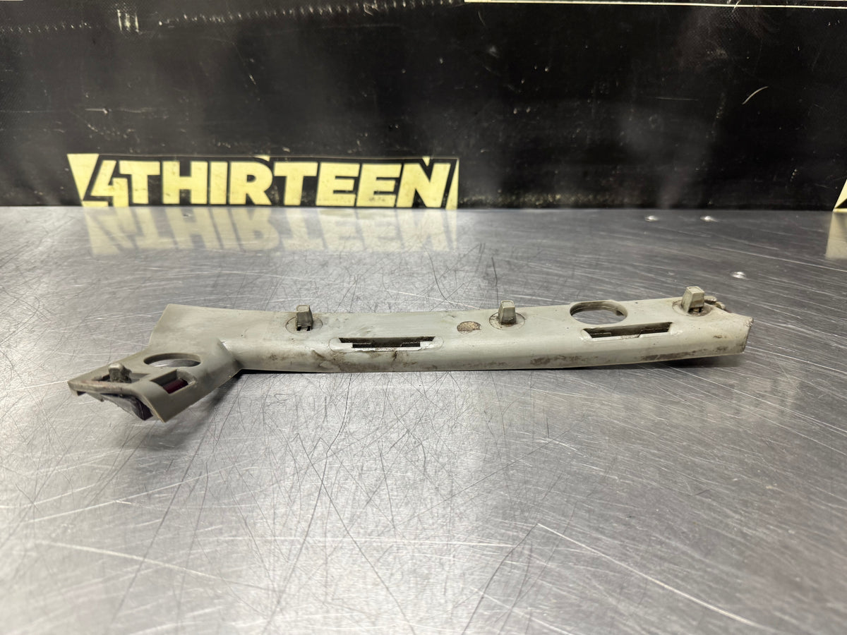 04-06 PONTIAC GTO FRONT LH LEFT FRONT BUMPER GUIDE BRACKET 92177408 OEM #N897