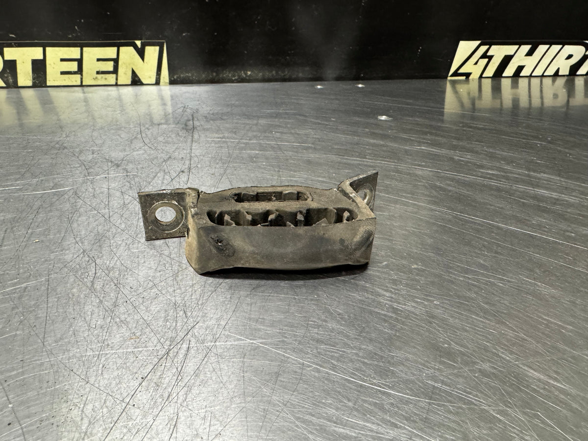 1997-2004 C5 CORVETTE REAR RUBBER EXHAUST HANGER #N885